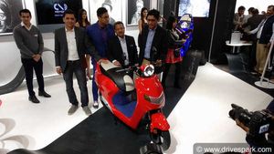 டுவன்டி டூ மோட்டார்ஸின் புதிய 'ஃப்ளோ' மின்சார ஸ்கூட்டர் ரூ.74, 740 விலையில் விற்பனைக்கு அறிமுகம்..!!