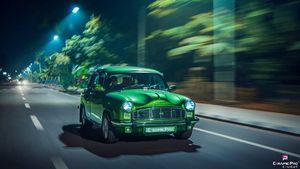 வாவ்... அம்பாசடரை புதுப்பித்து மெருகேற்றி அசரடித்த கஸ்டமைஸ் நிறுவனம்!