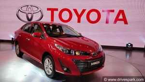 புதிய டொயோட்டா யாரிஸ் செடான் காருக்கு டீலர்களில் ரகசிய முன்பதிவு!