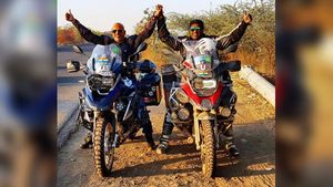 68,000 கி.மீ., பைக்கில் பயணம் செய்து அசத்திய இந்தியர்கள்!