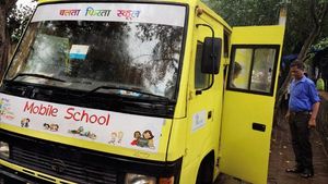 இன்று முதல் பொது வாகனங்களுக்கு ஜிபிஎஸ் கருவி கட்டாயம்