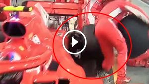 F-1 கார் ரேஸில் மெக்கானிக் கால் உடையும் அதிர்ச்சி வீடியோ வெளியானது