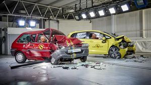 விபத்தில் சிக்கிய காருக்குள் இருப்பவர்களுக்கு இவைகள் தான் பாதுகாப்பு