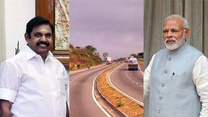 தேர்தலை முன்னிட்டு தேசிய நெடுஞ்சாலைக்கு மரங்களை வெட்ட தமிழக அரசு தாராளம்-மத்திய அமைச்சர் பாராட்டு! 