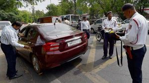 தலையில் மிளகாய் அரைத்து விடுவார்கள்... செகண்ட் ஹேண்ட் கார் வாங்குவதில் இத்தனை அபாயங்களா?