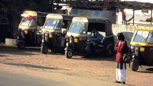 தவறான டாக்ஸி, ஆட்டோ டிரைவர்களை களையெடுக்க QR கோடு சிஸ்டம்! பெண்களின் பாதுகாப்பிற்காக அதிரடி! 