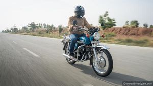 70's கிட்ஸ் ரசித்த யமஹா ஆர்டி350 பைக்கில் இவ்வளவு அம்சங்களா?