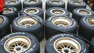 டயர்களை மாற்றியே ஆக வேண்டும் என்பதை அறிந்து கொள்வதற்கான சில வழிகள்!!