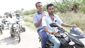 ஹெல்மெட் அணியாமல் பைக்கில் போன அமைச்சர்; வைரலான போட்டாவால் பொதுமக்கள் எரிச்சல்