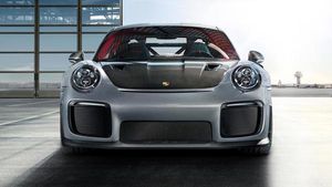 புதிய போர்ஷே 911 ஜிடி2 ஆர்எஸ் ஸ்போர்ட்ஸ் கார் இந்தியாவில் அறிமுகம்!!