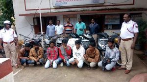 ஸ்கூட்டரில் சிறுவர்கள் வீலிங் செய்தால் இது தான் தண்டனை; பெங்களுரூவில் போலீஸ் அதிரடி