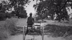 கணவருக்கு தெரியாமல் இந்த பெண் ரகசியமாக செய்த காரியத்தால்தான் நாம் எல்லாம் இன்று கார் ஓட்டுகிறோம்..