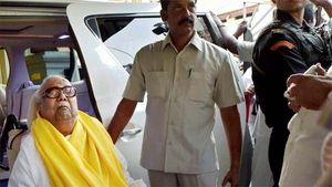 உடன்பிறப்பே.. 5 முறை முதல்வர் சிம்மாசனத்தை வென்ற தலைவனிடம் இருந்த கார்களின் எண்ணிக்கை தெரியுமா? 