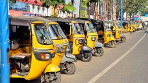 முதல்வரின் திடீர் உத்தரவால் ஆட்டோ டிரைவர்கள் கலக்கம்.. கட்டண கொள்ளை இனி கிடையாது..