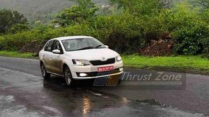 ஸ்கோடா ரேபிட் காரில் புதிய 1.0 லி பெட்ரோல் எஞ்சின் சோதனை!