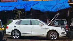 டீலர்கள் பகல் கொள்ளை.. சாதாரண மெக்கானிக்கை நம்பி ரூ.4.45 கோடி மதிப்பிலான காரை விட்ட உரிமையாளர்