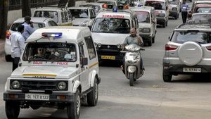 விஐபிகள் பாதுகாப்பிற்கு ரூ360 கோடிக்கு வாடகைக்கு கார் வாங்கிய டில்லி அரசு