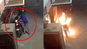 பட்டாசு பழைய ஸ்டைல்... தீபாவளிக்கு 18 வாகனங்களை தீ வைத்து கொளுத்திய வாலிபர்... வைரல் வீடியோ...