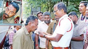 என்னங்க 7, 8 ரவுண்ட் போட்டவன்னால ஒரு ரவுண்ட் அடிக்க முடியாதா? பயணிகளை பதற வைத்த பஸ் டிரைவர்..