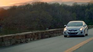 தனி ஆளாக 16 லட்சம் கிலோ மீட்டர்கள் கார் ஓட்டிய பெண்!! வித்தியாசமான முறையில் கிடைத்த பரிசு இதுதான்...