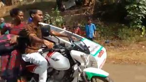 ஆந்திராவில் உயிர் காக்கும் பைக்காக மாறிய பஜாஜ்..!!