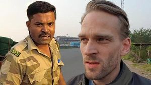 வெளிநாட்டு வாலிபரை சுற்றி வளைத்த இந்திய போலீசார்... என்ன நடந்தது என தெரிந்தால் பெருமைப்படுவீர்கள்