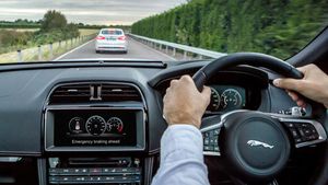 கார் ஓட்டும்போது காரில் பிரேக் பிடிக்கவில்லையா???... கவலை வேண்டாம்!!...