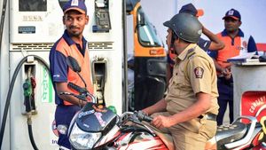 பெட்ரோல் பங்கில் கருப்பு குழாய்களை மாற்றுங்கள்; உச்சநீதிமன்றத்தில் புதிய வழக்கு..!!