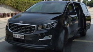 டொயோட்டாவின் சாம்ராஜ்யத்தை அடியோடு வீழ்த்த போகும் கியா கார்... இந்தியர்களிடையே எகிறும் எதிர்பார்ப்பு