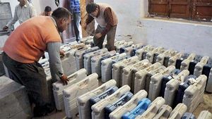 பாஜக எம்எல்ஏ வீடு அருகே கிடந்த வாக்குப்பதிவு இயந்திரம்... தேர்தல் ஆணையம் எடுத்த நடவடிக்கை இதுதான்...