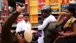 நடுரோட்டில் பெண்ணின் ஹெல்மெட்டை உடைத்த போலீஸ்காரர்... காரணம் தெரிந்தால் அதிர்ச்சியடைவீர்கள்