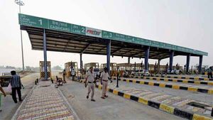 அடுத்த மாதம் முதல் இந்த டோல்கேட்களில் கட்டணம் கிடையாது... இலவசமாக செல்ல புதிய நடைமுறை அமலாகிறது...