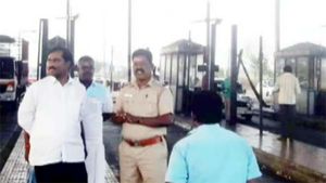 டோல்கேட்டில் வைத்து வேல் முருகனை தாக்க முயன்றதற்கு காரணம் இதுதான்... திடுக்கிடும் தகவல் வெளியானது...