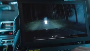 பேயை மிரள வைத்த பிஎம்டபிள்யூ கார்: அடர்ந்த காட்டுக்குள் நிகழ்ந்த அதிர்ச்சி சம்பவம் - வீடியோ...!