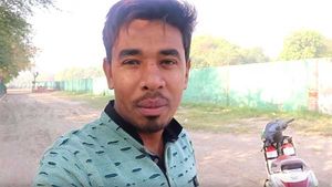 குறைந்த செலவில் அதிக மைலேஜ் கிடைப்பதற்காக ஸ்கூட்டரில் உரிமையாளர் செய்த காரியம் இதுதான்... வீடியோ