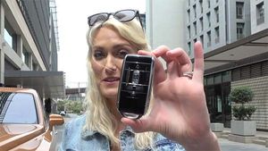 உலகின் விலையுயர்ந்த கார் இது தான்..? எதற்கு இவ்வளவு விலையென இந்த அழகிய பெண் கூறுவதைக் கேளுங்கள்...!