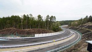 நர்பர்க்ரிங் ஸ்டைலில் டொயோட்டா அமைத்த ரேஸ் டிராக்!!