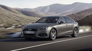 புதிய தோற்றத்துடன் அப்கிரேட் செய்யப்பட்ட மிகவும் பிரபலமான ஆடி ஏ4 கார் அறிமுகம்!