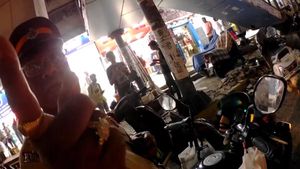 இன்ஸ்பெக்டரின் தவறை நடுரோட்டில் தட்டிக்கேட்ட இளைஞருக்கு நேர்ந்த கதி... வைரலாகும் அதிர்ச்சி வீடியோ