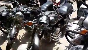 ராயல் என்பீல்டு பைக்கில் கெத்து காட்டியவர்களுக்கு ஆப்பு வைத்த போலீசார்... எதற்காக தெரியுமா?