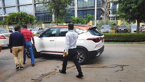 இந்தியாவில் பெரும் எதிர்பார்ப்பை ஏற்படுத்தியுள்ள கியா கார் பெங்களூரில் தரிசனம்... ஆகஸ்ட்டில் லான்ச்