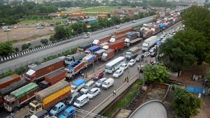 இந்த லேனை பயன்படுத்தினால் ரூ. 5 ஆயிரம் அபராதம்... எச்சரிக்கும் காவல்துறை!