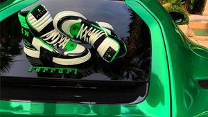 விநோதம்... இன்ஸ்டாகிராமில் புகைப்படம் பகிர்ந்ததற்காக வக்கீல் நோட்டீஸ் பெற்ற பிரபலம்...