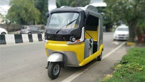 5 நிமிட சார்ஜில் 70 கிமீ பயணம்... மாயாஜால எலெக்ட்ரிக் ஆட்டோரிக்ஷா அறிமுகம்!!