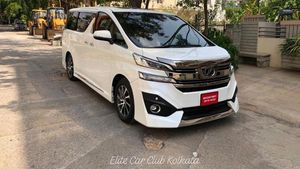 வாடிக்கையாளர்களுக்கு ஸ்பெஷல் தரிசனம் கொடுத்த டொயோட்டா வெல்ஃபயர் எம்பிவி கார் !!