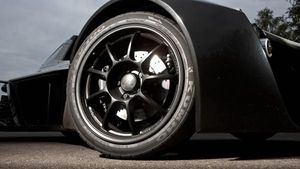 உங்கள் காருக்கான சிறந்த டயரை தேர்வு செய்வது எப்படி?