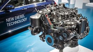 பெட்ரோல், டீசல் எஞ்சின்களுக்கு குட்பை சொல்ல டெய்ம்லர் முடிவு!