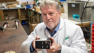 2,400 கிமீ ரேஞ்ச்... புரட்சிகரமான ஃப்யூவல் செல் பேட்டரியை உருவாக்கிய எஞ்சினியர்!