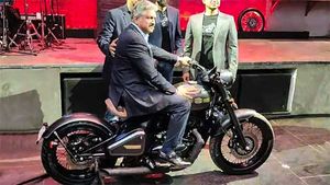 புதிய ஜாவா பெராக் பைக் விற்பனைக்கு அறிமுகம்: படங்களுடன் தகவல்கள்!