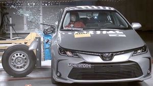 டொயோட்டா கரோலா காரில் இந்த அளவிற்கு பாதுகாப்பு வசதியா... க்ராஷ் டெஸ்ட் வீடியோ..!